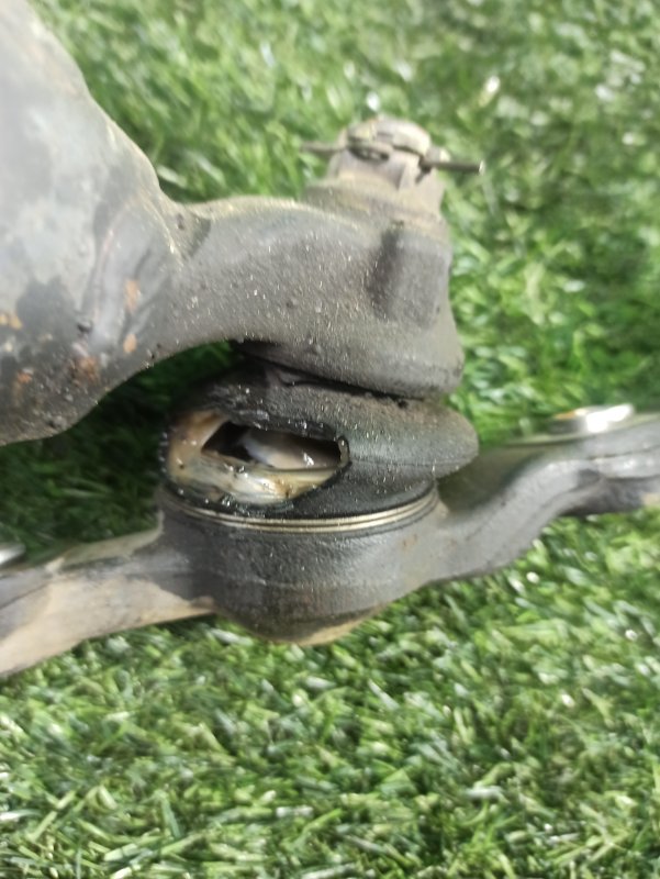 Рычаг нижний передний левый CROWN 2007 GRS180 4GR-FSE