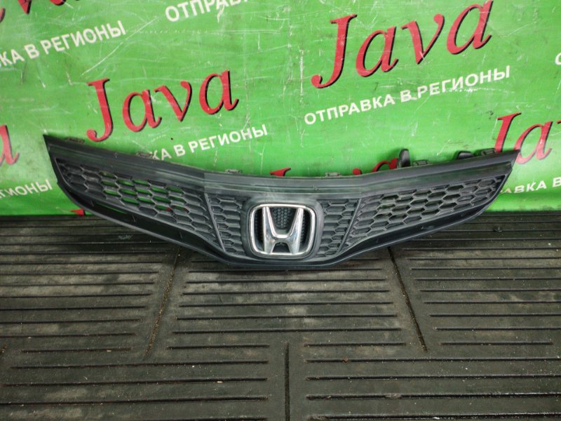 Решетка радиатора Honda Fit GE6 L13A 2011 передняя (б/у) ЦАРАПИНЫ.