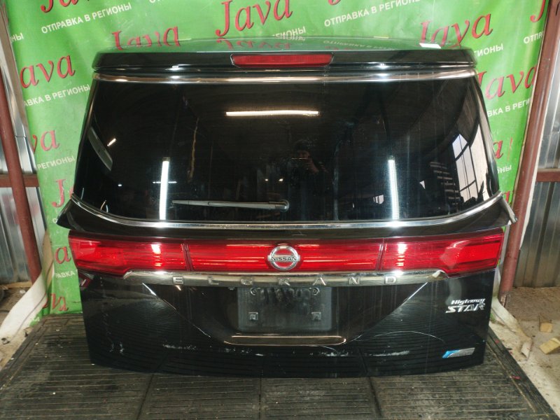 Дверь задняя Nissan Elgrand TE52 QR25DE 2012 задняя (б/у) ПОТЕРТОСТИ. МЕТЛА. СПОЙЛЕР.