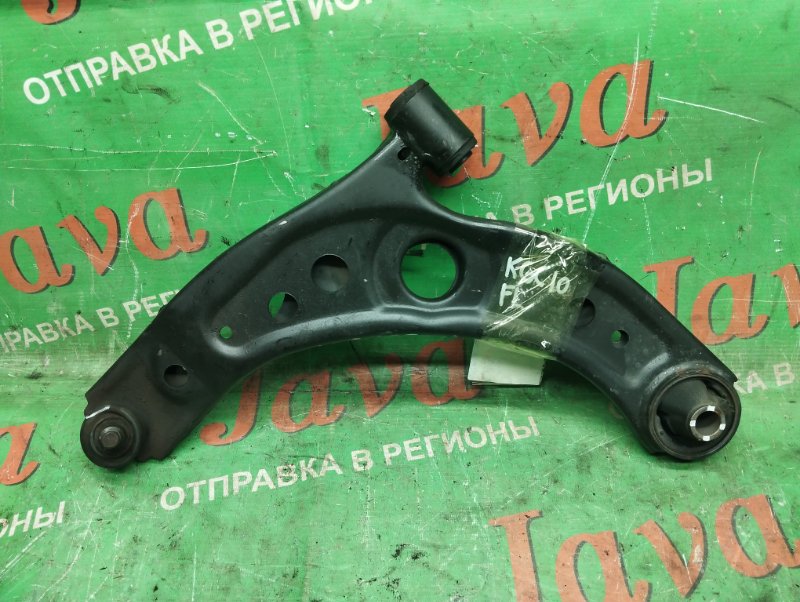 Рычаг нижний Toyota Passo KGC10 1KR-FE 2008 передний левый (б/у) 2WD. ДЕФЕКТ САЙЛЕНТБЛОКА.