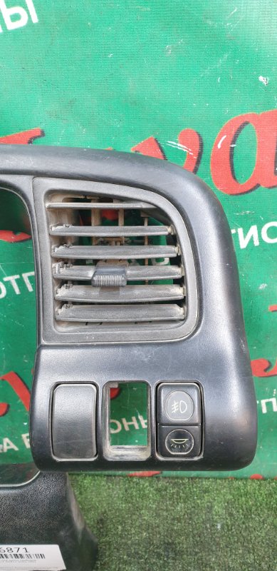 Консоль под щиток приборов ISUZU ELF NKR71 4HG1 Консоль под щиток приборов ISUZU ELF NKR71 4HG1