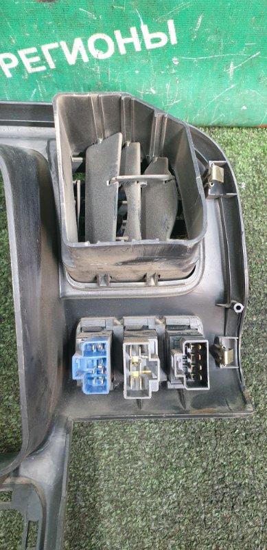 Консоль под щиток приборов ELF 2001 NKR71 4HG1 Консоль под щиток приборов ELF 2001 NKR71 4HG1