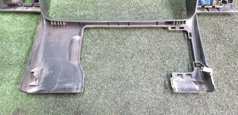 Консоль под щиток приборов ELF 2001 NKR71 4HG1 Консоль под щиток приборов ELF 2001 NKR71 4HG1