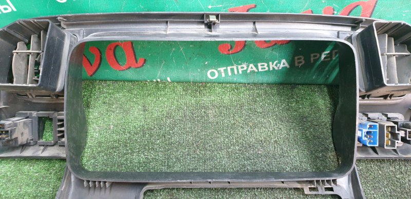 Консоль под щиток приборов ELF 2001 NKR71 4HG1 Консоль под щиток приборов ELF 2001 NKR71 4HG1