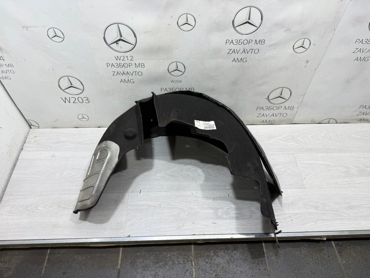 Подкрылок задний левый W204 2013 M271.8