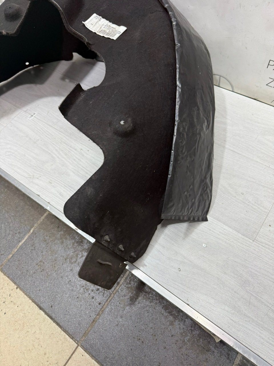 Подкрылок задний левый W204 2013 M271.8