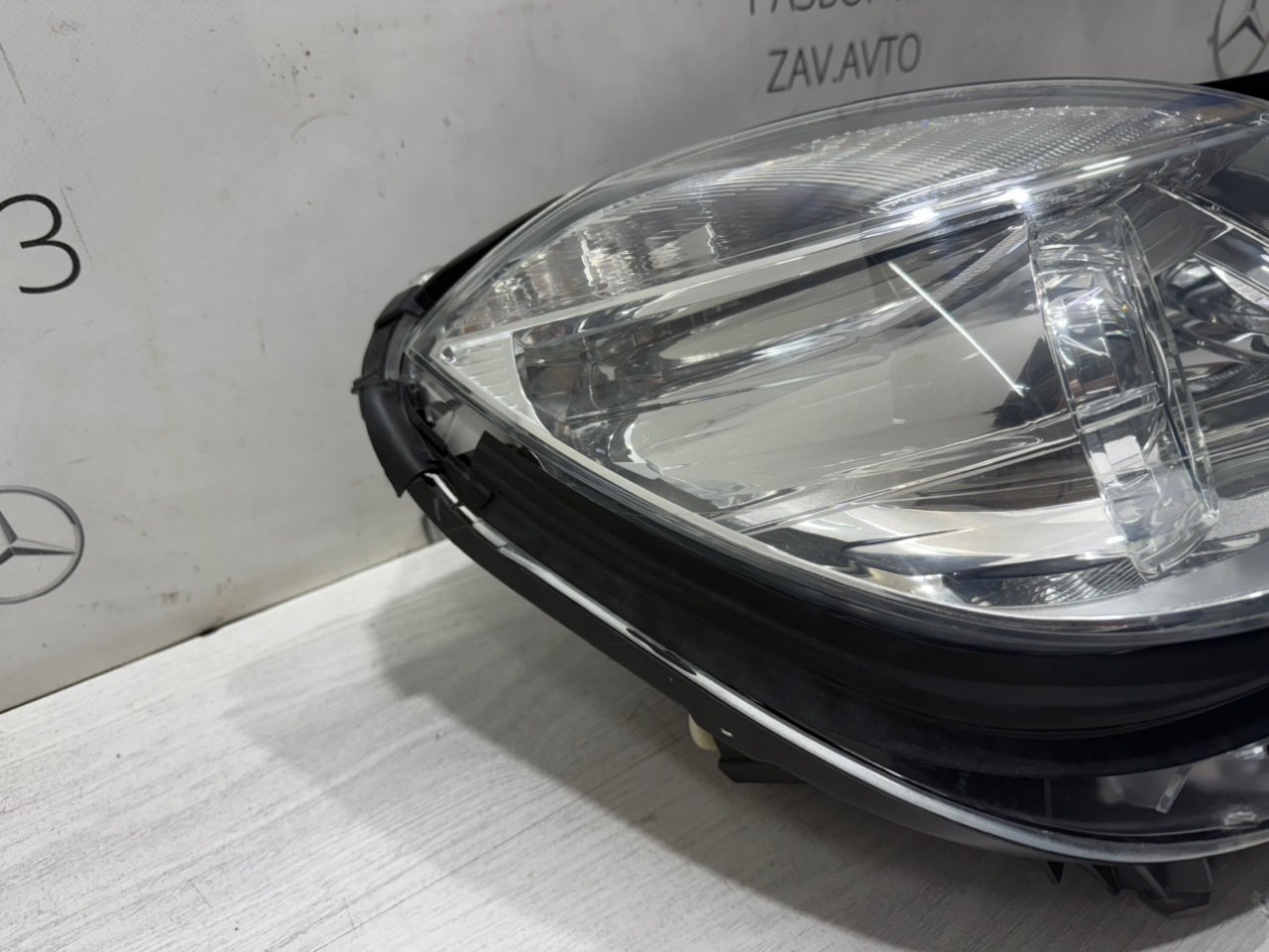 Фара E-class W212