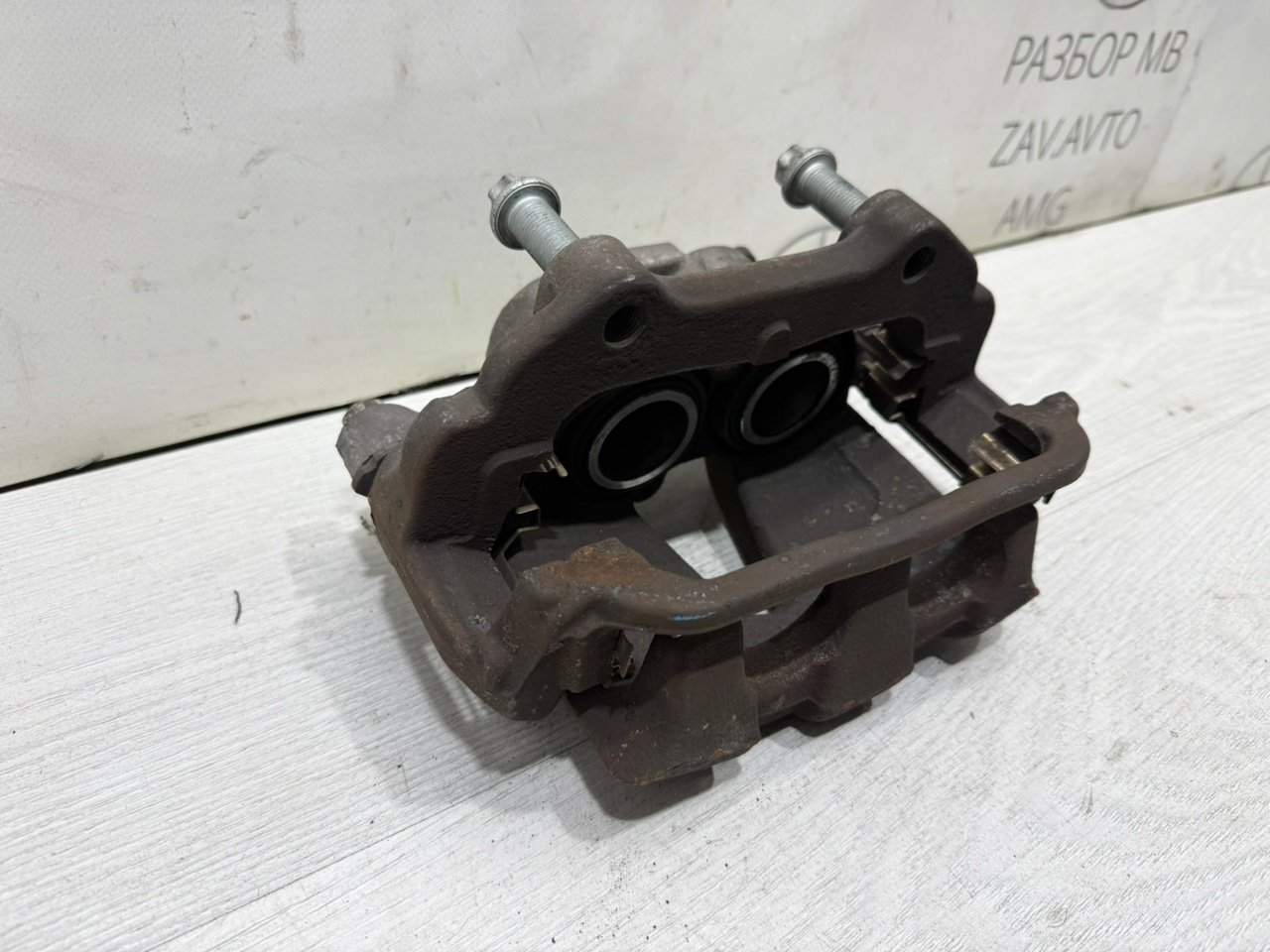Суппорт тормозной передний левый Mercedes-Benz GLK X204