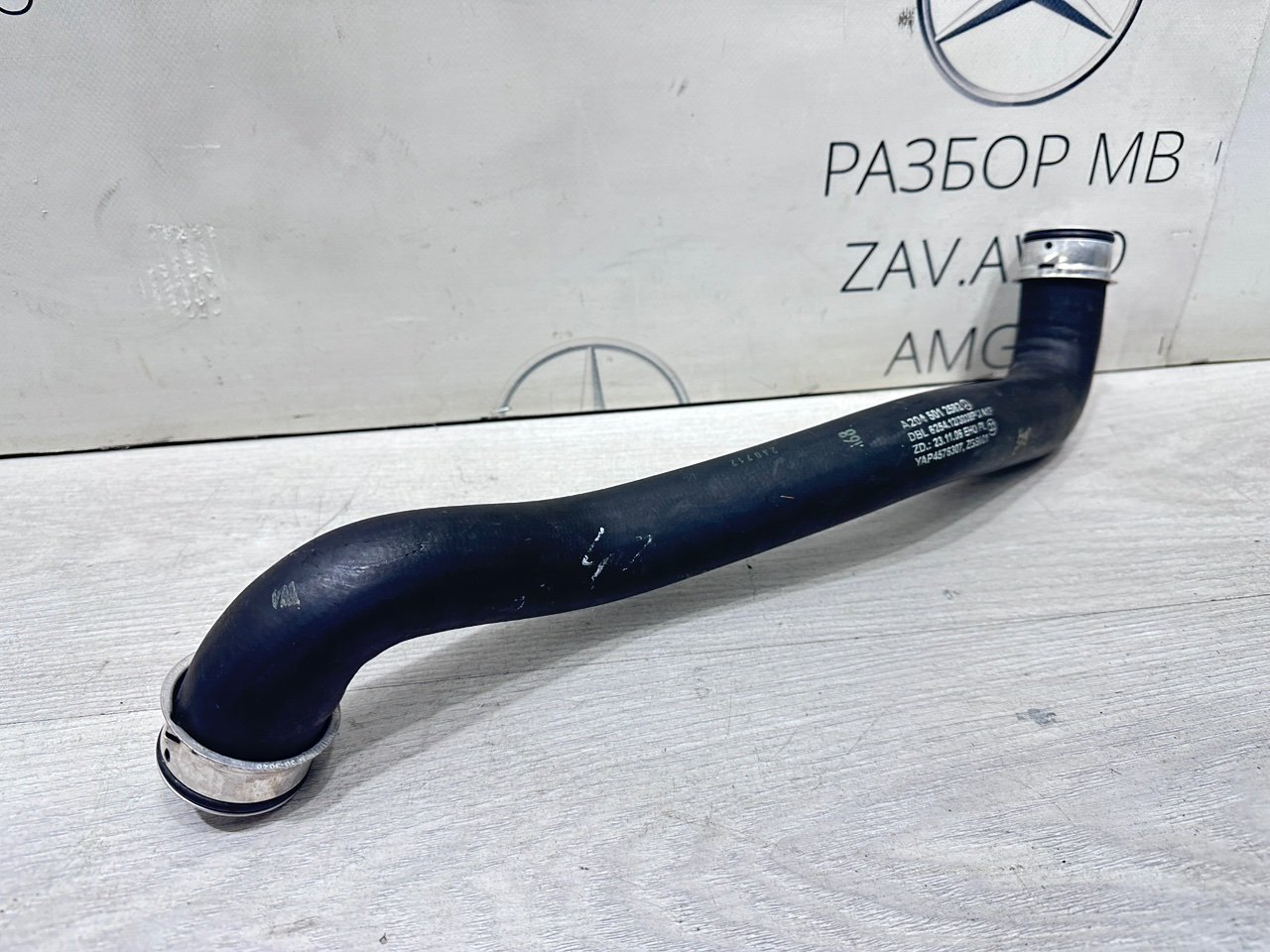 Запчасть патрубок радиатора левый Mercedes-Benz W204 A2045012582 контрактная Патрубок радиатора левый Mercedes-Benz W204 A2045012582 контрактная