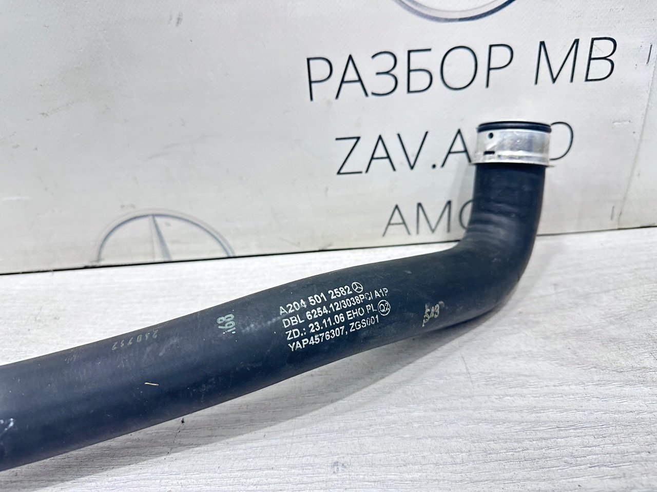 Патрубок радиатора левый W204 Патрубок радиатора левый W204