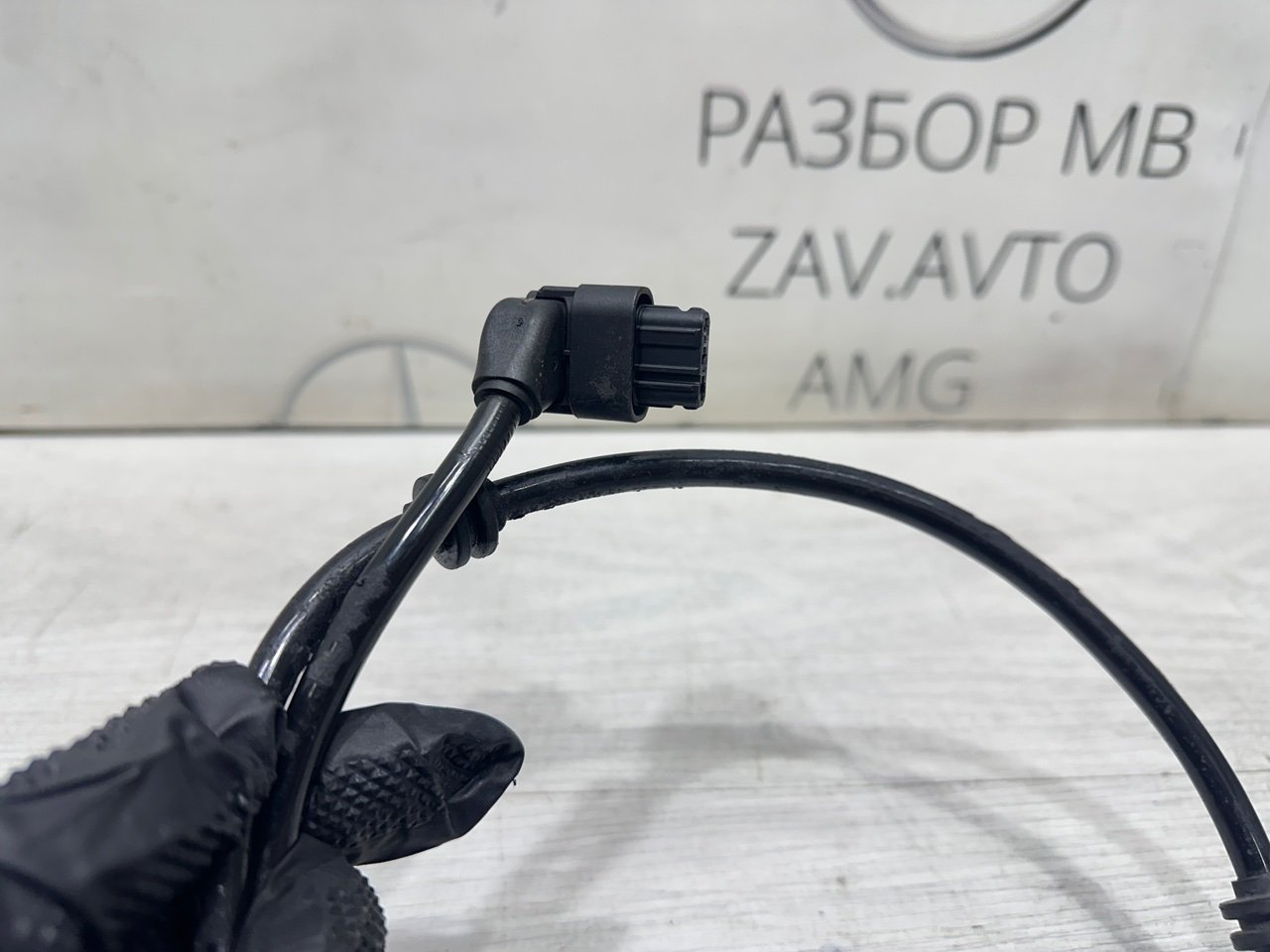Датчик износа тормозных колодок правый Mercedes W166 OM642 Датчик износа тормозных колодок правый Mercedes W166 OM642