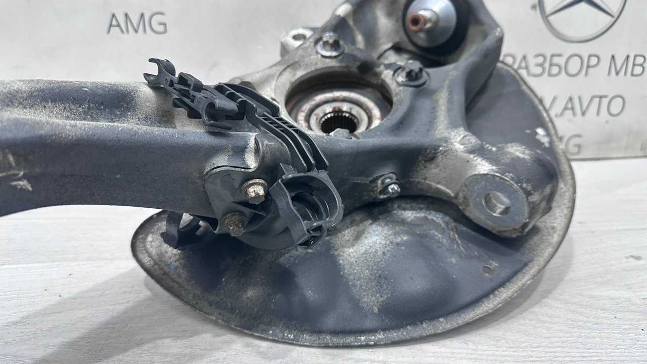 Кулак поворотный передний правый Mercedes W166 OM642