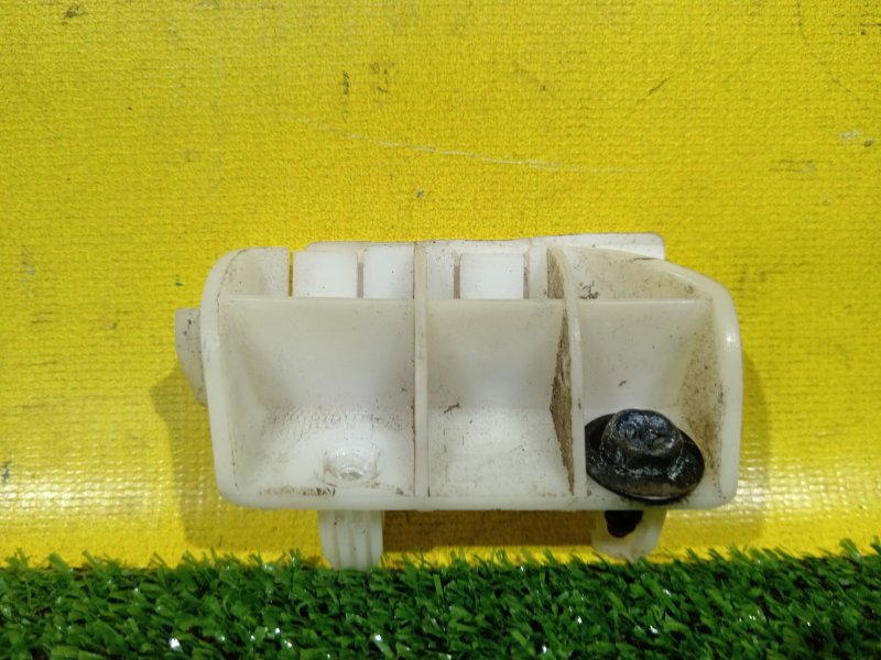 Клипса бампера задняя правая DUALIS 2009 KJ10 MR20DE Клипса бампера задняя правая DUALIS 2009 KJ10 MR20DE