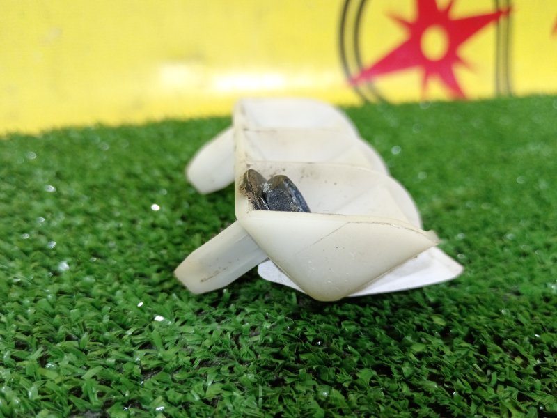 Клипса бампера задняя правая DUALIS 2009 KJ10 MR20DE Клипса бампера задняя правая DUALIS 2009 KJ10 MR20DE