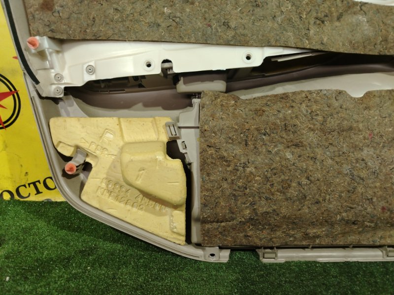 Обшивка двери передняя правая BLUEBIRD SYLPHY 2004 QG10 QG18DE