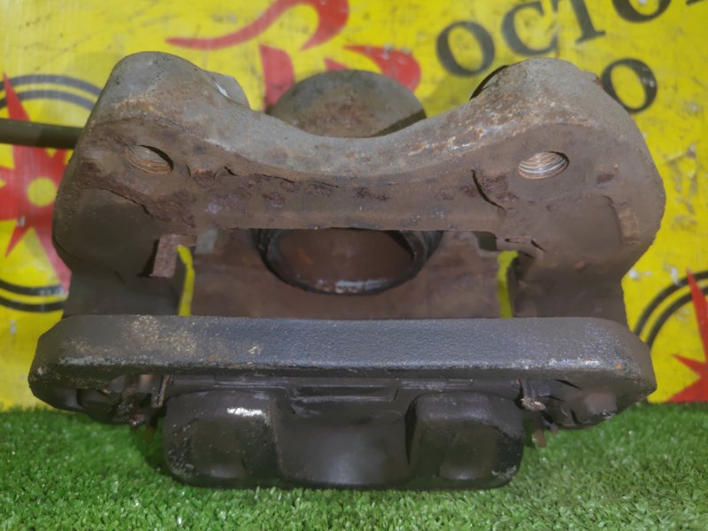 Суппорт передний левый STAGEA M35