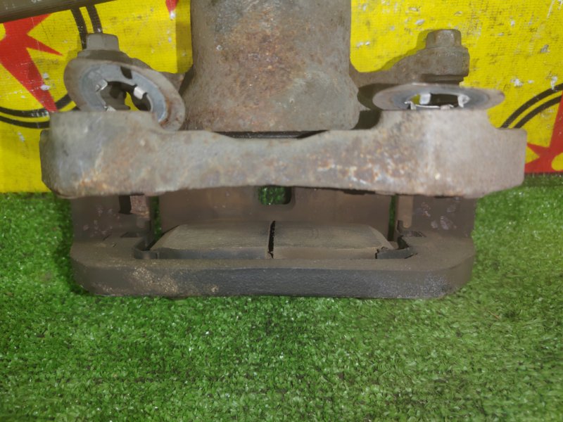 Суппорт передний левый STAGEA M35