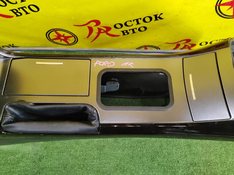 Подлокотник ESCAPE 2008 LFAL3F L3-VE