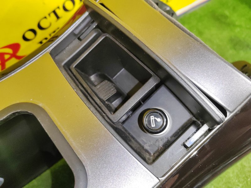 Подлокотник ESCAPE 2008 LFAL3F L3-VE