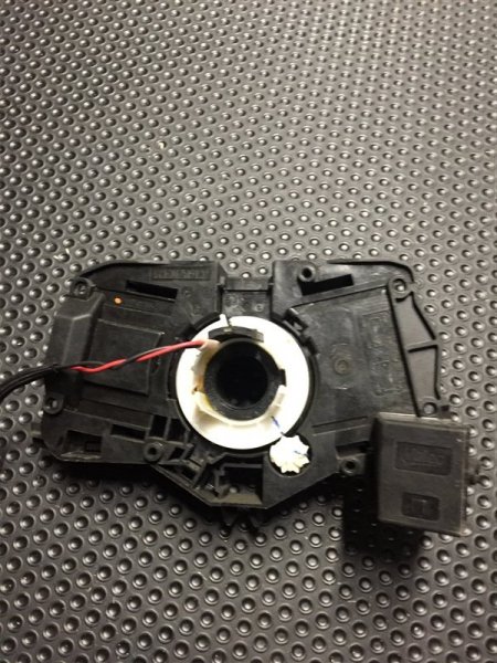 Подрулевой шлейф рено логан 2. Подрулевой шлейф рено логан 2. Шлейф улитка рено логан. Подрулевой шлейф рено логан 1 артикул. Шлейф подрулевой логан 2.