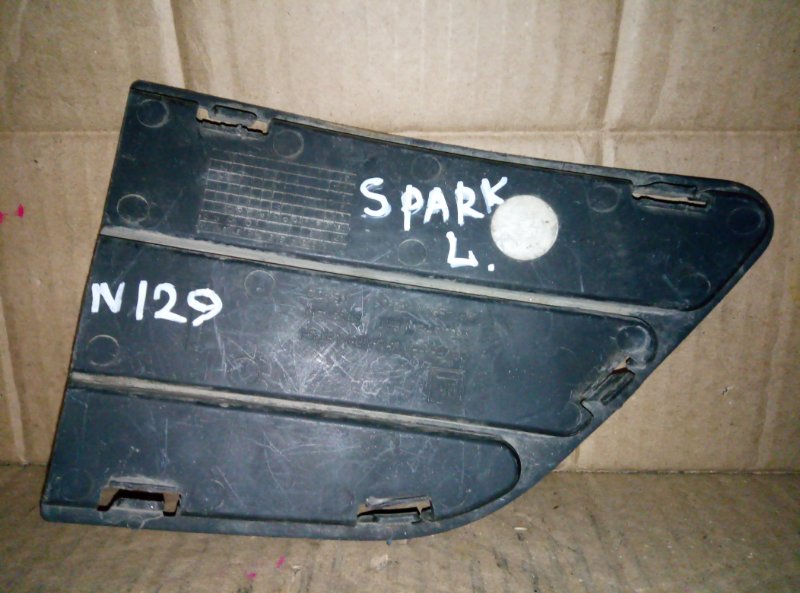 Накладка противотуманной фары Chevrolet Spark M300 левая (б/у)