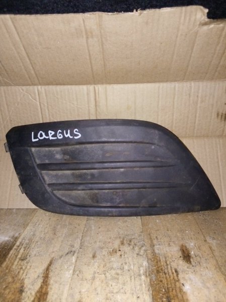 Накладка противотуманной фары Lada Largus передняя правая (б/у)