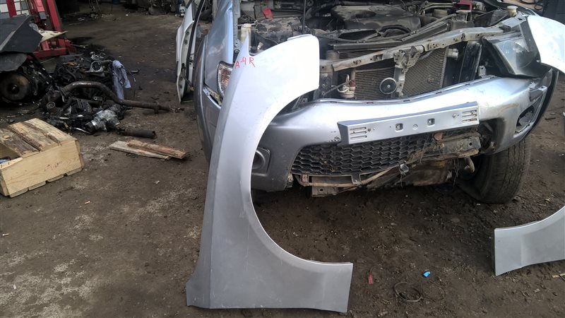 Крыло Audi A4 правое (б/у) Крыло Audi A4 правое (б/у)