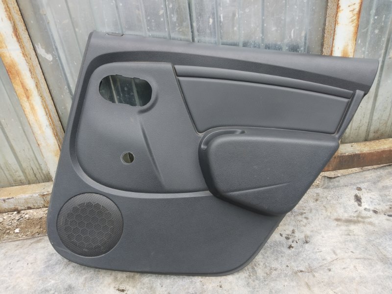 Обшивка двери Renault Duster K4M606 2013 задняя правая (б/у)