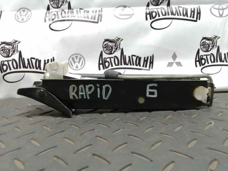 Домкрат Skoda Rapid (б/у) Домкрат Skoda Rapid (б/у)