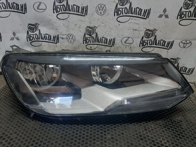 Фара Volkswagen Touareg передняя правая (б/у)