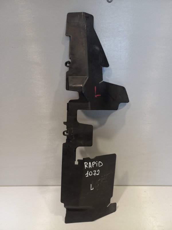 Дефлектор радиатора Skoda Rapid CGP 2014 левый (б/у)