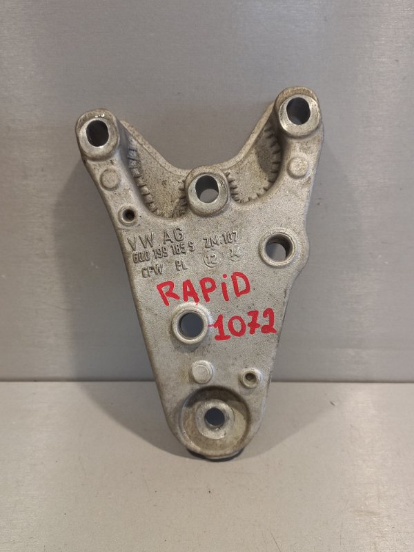 Кронштейн двигателя Skoda Rapid CGP 2014 правый (б/у)