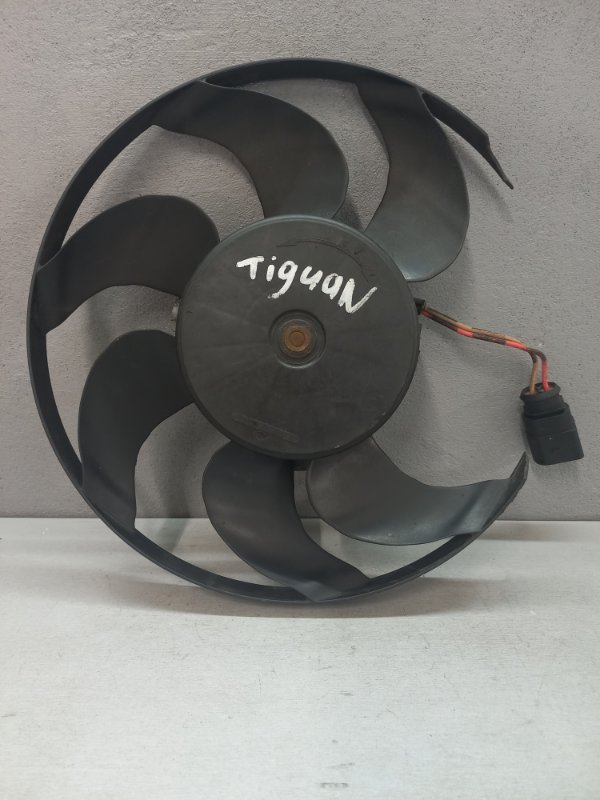 Мотор вентилятора Volkswagen Tiguan 2.0 2012 (б/у)
