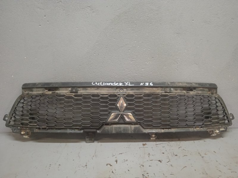 Решетка радиатора Mitsubishi Outlander Xl 2010 (б/у)