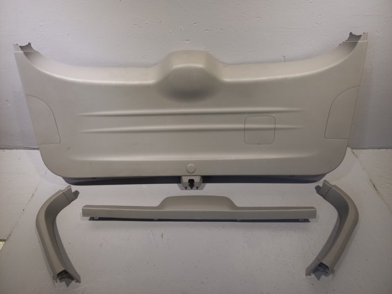 Обшивка крышки багажника Chevrolet Orlando F18D4 2014 (б/у)