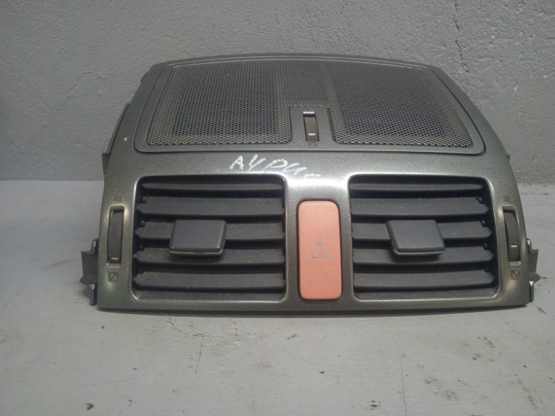 Дефлектор воздуха Toyota Auris 2010 (б/у)