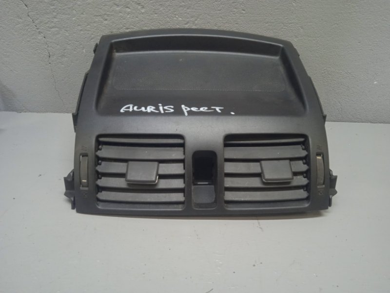 Дефлектор воздуха Toyota Auris 2010 (б/у)