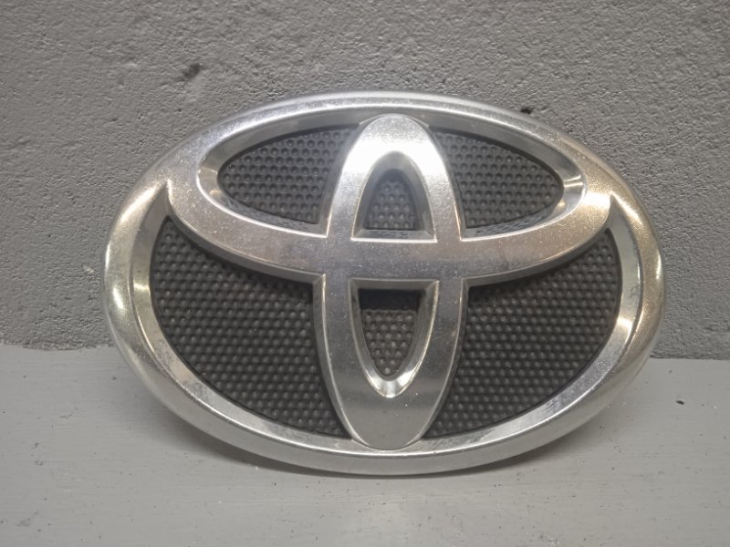 Эмблема Toyota Corolla 150 2008 передняя (б/у)