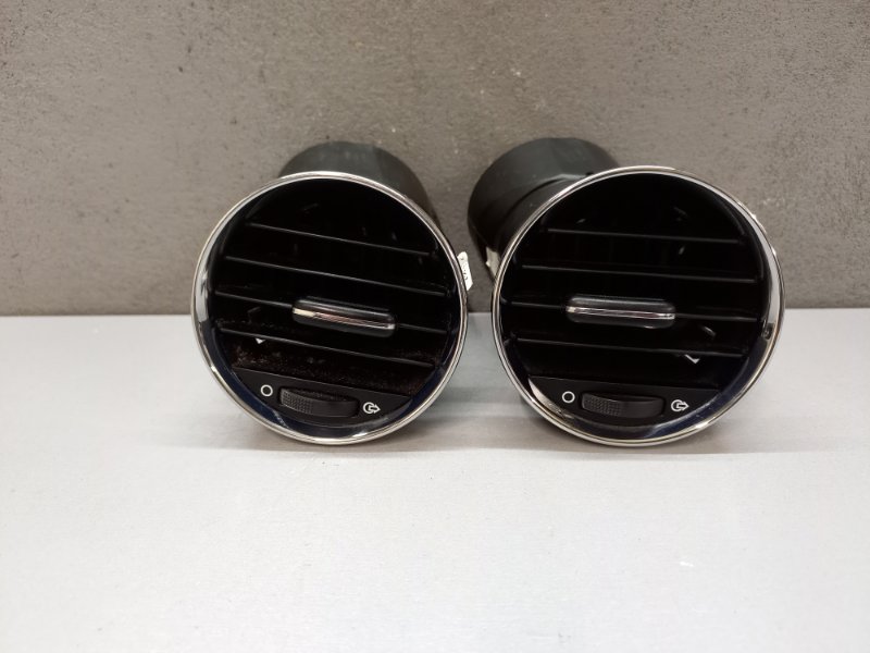 Дефлектор воздуха Peugeot 3008 EP6CDTMD 2012 правый (б/у)