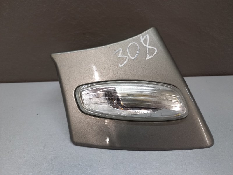Накладка зеркала Peugeot 308 2013 правая (б/у)