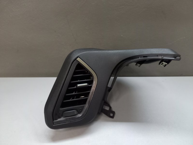 Дефлектор воздуха Lada Xray 2018 левый (б/у)