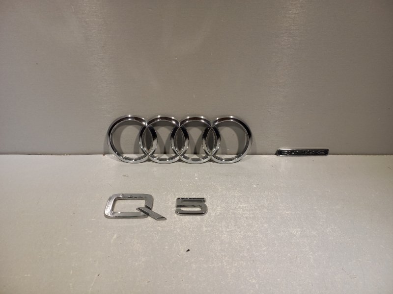 Эмблема Audi Q5 2013 (б/у)
