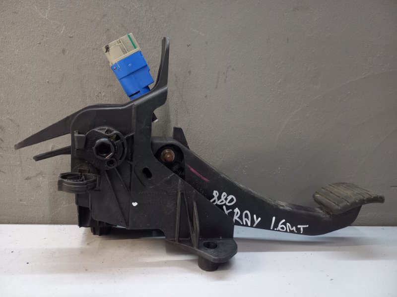 Педаль сцепления Lada Xray 21129 2019 (б/у)