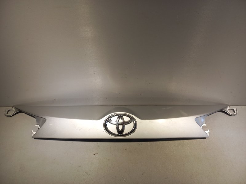 Накладка крышки багажника Toyota Rav4 XA40 3ZR 2014 (б/у)