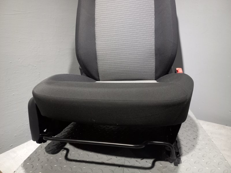 Сиденье переднее POLO 2013 CFN