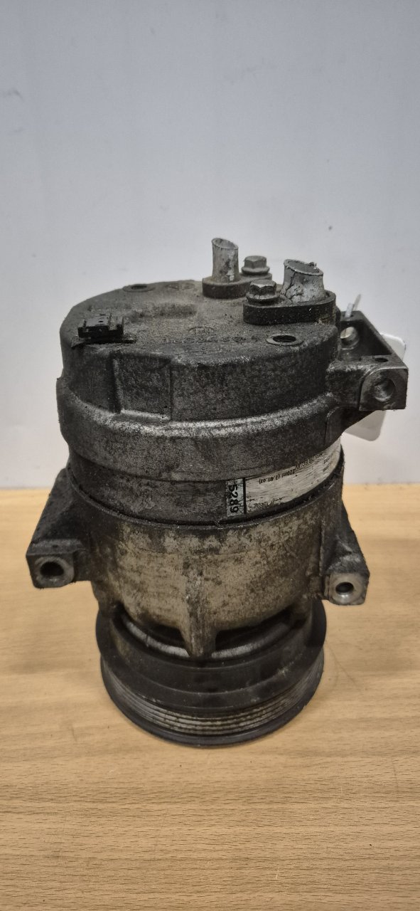 Компрессор кондиционера Renault Scenik K4M700