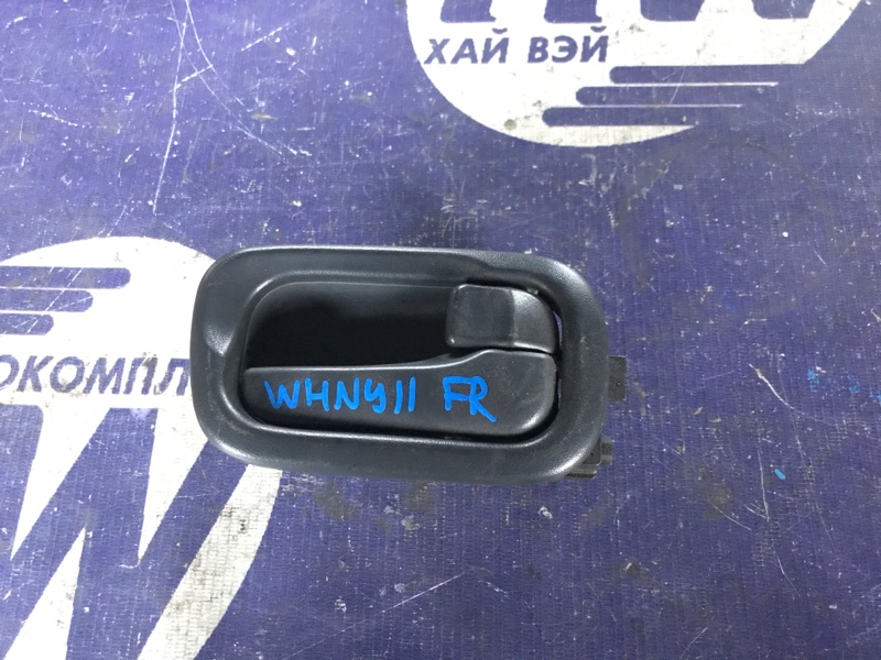 Ручка двери внутренняя Nissan Wingroad WHNY11 QG18 1999 передняя правая (б/у)