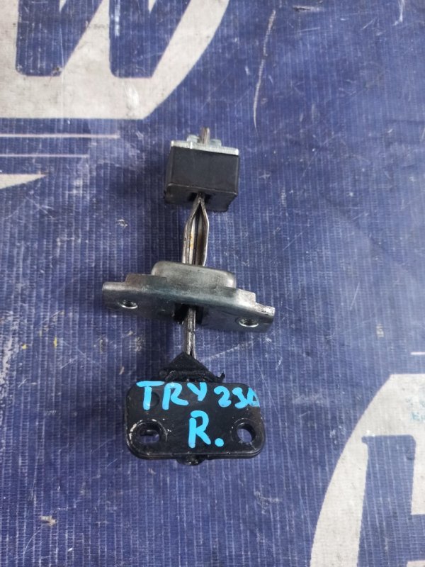 Ограничитель двери Toyota Dyna TRY230 1TR правый (б/у)