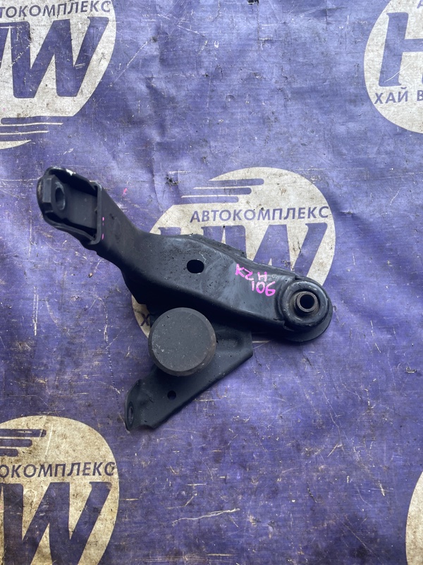 Крепление редуктора Toyota Hiace KZH106 1KZ переднее (б/у)
