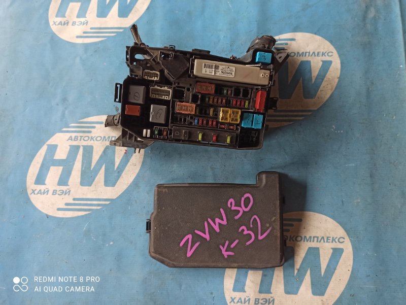Блок предохранителей Toyota Prius ZVW30 2ZRFXE (б/у)